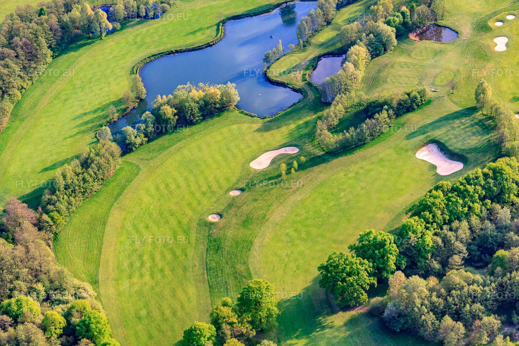 Vue aérienne: Étangs et greens du club de golf de Baden-Baden Soufflenheim à Soufflenheim dans le département Bas Rhin, France – .Photo: IMG_39501.jpg prise le 14/04/2011 par Werner Riehm/FLY-FOTO.eu – Résolution de l'original: 4752 x 3168 px