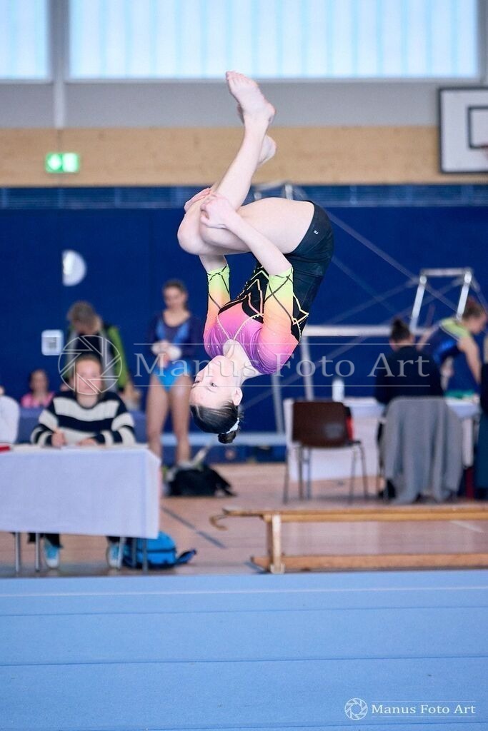 2024-04-30-2-1-A-DSC01865 | Professionelle Sportfotografie in Hamburg, Schleswig-Holstein und Niedersachsen – spezialisiert auf Rhönrad, Geräteturnen, Leistungsturnen und rhythmische Sportgymnastik. Bundesweite Begleitung von Rhönrad-Events. Jetzt Sport-Fotos - Realisiert mit Pictrs.com