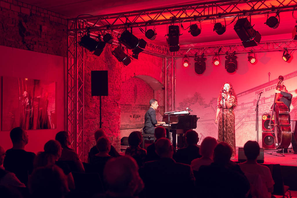 Maria Markesini Konzert | Maria Markesini meets Klazz Brothers im Forte Belvedere Leisnig zum Festival Hallo Leisnig 2022. - Realisiert mit Pictrs.com