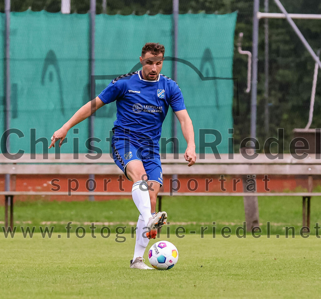 2023-08-04_045_FC_Forstern_gegen_FC_Langengeisling_II | Forstern, Deutschland, 04.08.2023:
Fußball, Kreisklasse 2023 / 2024, 1. Spieltag, FC Forstern gegen FC Langengeisling II, Endergebnis: 2:1

Rene Mecking (FC Langengeisling, #10)

Foto: Christian Riedel / fotografie-riedel.net