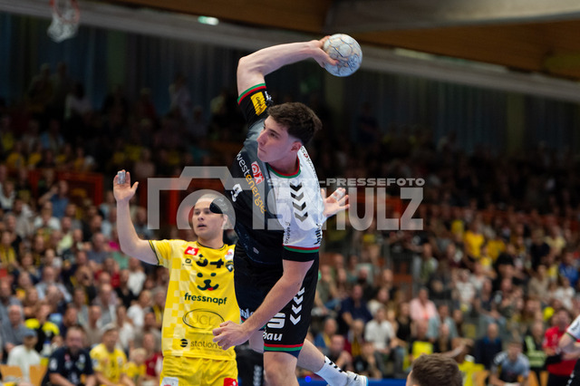 20250920schulz201 | Wurf Valentin Willner (TUSEM Essen,No.05)DEU, Düsseldorf Krefeld, 20.09.2025 Handball, 2. Bundesliga, Saison 2025/2026, 4. Spieltag, HSG Krefeld  - TUSEM Essen - Realisiert mit Pictrs.com