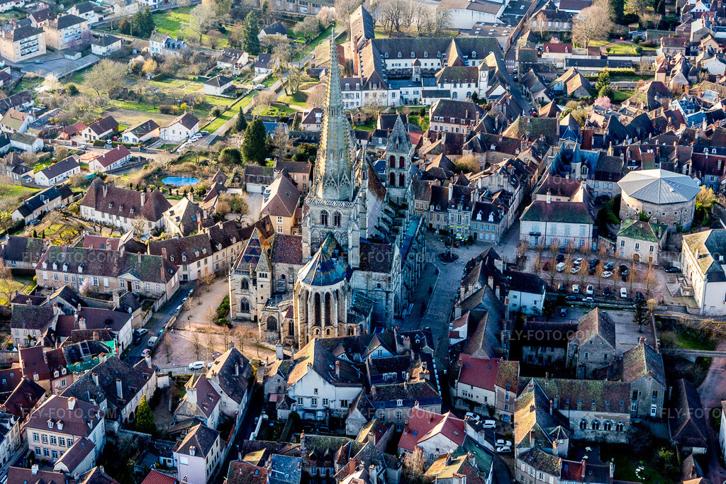 Aerial view: Medieval Saint-Lazare Cathedral in the district Parc Sud-Moulin du Vallon in Autun in the state Saone et Loire, France.Photo: IMG_105475.jpg taken on 04/01/2018 by Werner Riehm/FLY-FOTO.comResolution of the original: 4392 x 2928 px