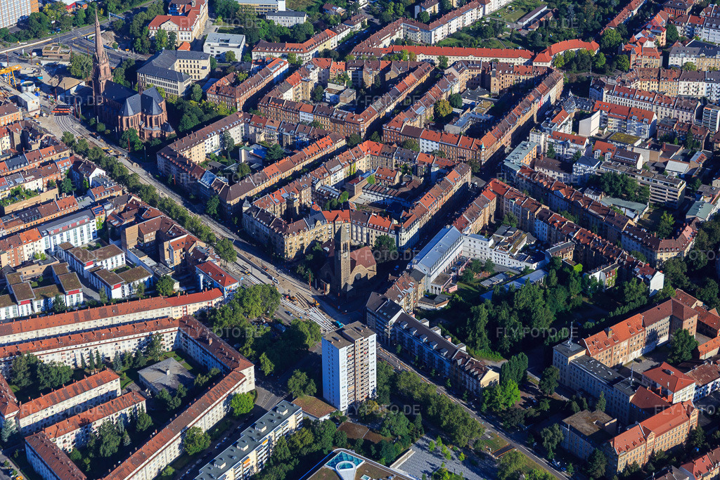 Luftbild: Lutherkirche an der Durlacher Allee x Gottesauer Eck im Ortsteil Oststadt in Karlsruhe im Bundesland Baden-Württemberg in Deutschland. Foto: IMG_093030.jpg vom 13.08.2016 durch Werner Riehm/FLY-FOTO.deWWW.LUTHERGEMEINDE.INFO