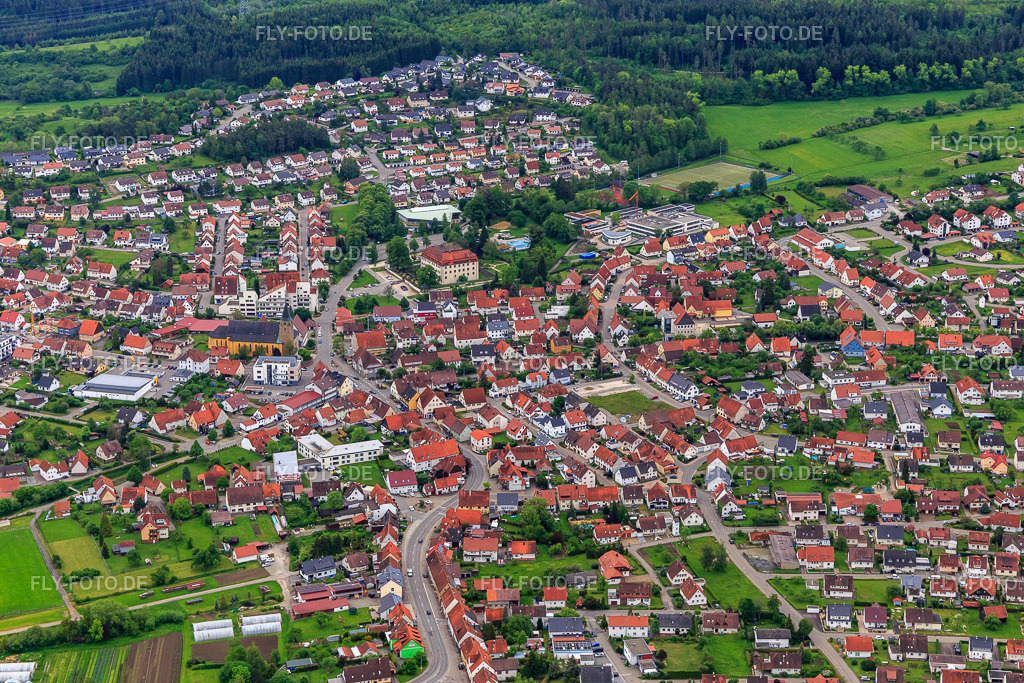 Stadtansicht aus Norden zum Schloß Geislingen http://stadt-geislingen.de/ | Luftbild: Stadtansicht aus Norden zum Schloß Geislingen http://stadt-geislingen.de/ in Geislingen im Bundesland Baden-Württemberg in Deutschland. Foto: IMG_114640.jpg vom 31.05.2019 durch Werner Riehm/FLY-FOTO.de - Realisiert mit Pictrs.com