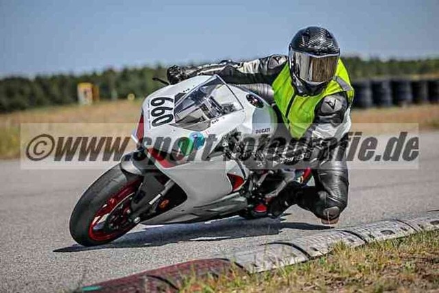 pubi5493 | Professionelle Fotos von Sportveranstaltungen, aber auch Hochzeiten und anderen Events. - Realisiert mit Pictrs.com