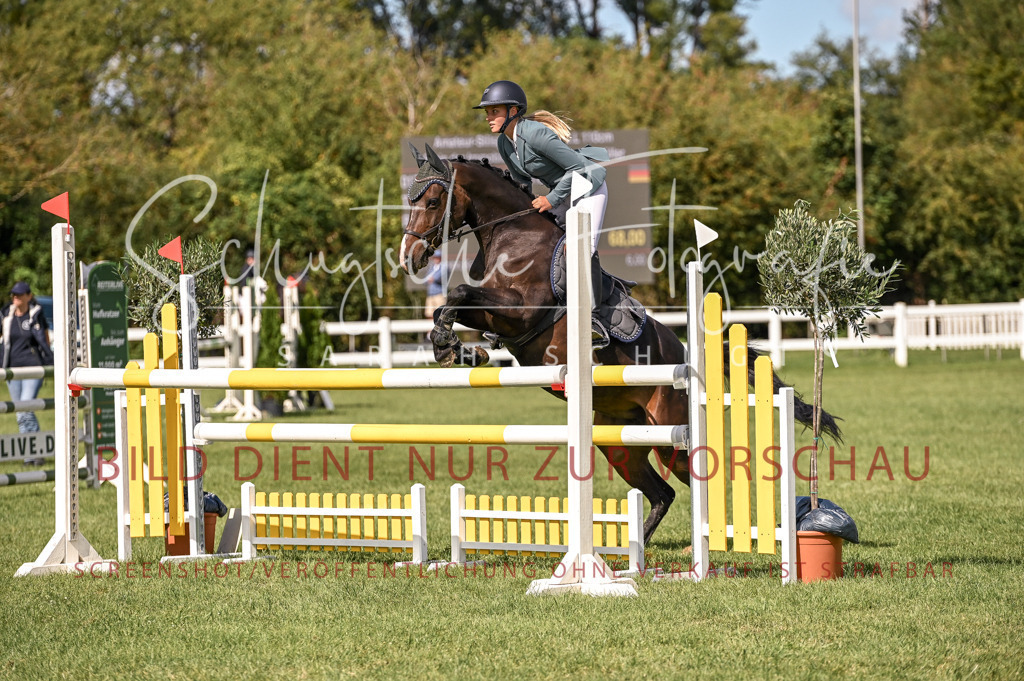 Schugtsche-Düren.2024-08.Amat.Springprf.L-41 | Schugtsche Fotografie - Realisiert mit Pictrs.com