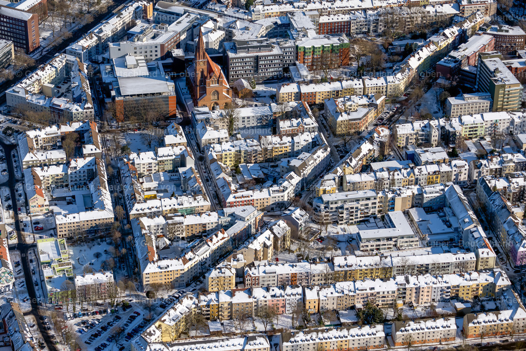4043835 | DORTMUND 13.02.2021 Winterlich schneebedeckte Stadtansicht im Stadtgebiet entlang der Wilhelmstraße im Ortsteil Westpark in Dortmund im Ruhrgebiet im Bundesland Nordrhein-Westfalen, Deutschland. // Wintry snowy cityscape of the district along the Wilhelmstrasse in the district Westpark in Dortmund at Ruhrgebiet in the state North Rhine-Westphalia, Germany. Foto: Gerhard Launer