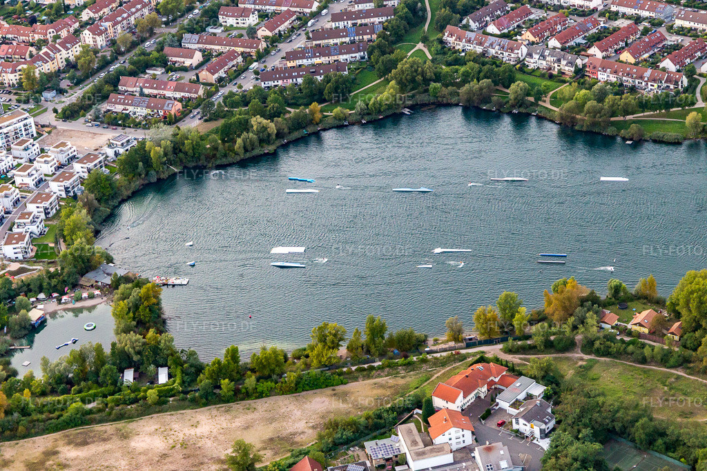 Luftbild: Wasserski- und Wakeboardinganlage auf dem Rheinauer See im Ortsteil Rheinau in Mannheim im Bundesland Baden-Württemberg in Deutschland. Foto: IMG_102635.jpg vom 24.08.2017 durch Werner Riehm/FLY-FOTO.de