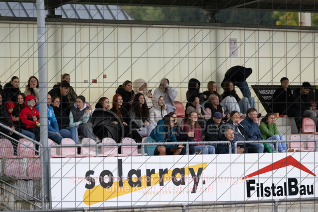 20251004_172559_0706 | #,1.FC Donzdorf (rot) vs. ASV Spartania Eislingen (blau), Fussball, B-Juniorinnen-Verbandsstaffel Nord, wfv, 03. Spieltag, Saison 2025/2026, Rasenplatz, Lautertal Stadion, Süßener Straße 16, 73072 Donzdorf, 04.10.2025 - 16:00 Uhr,Foto: PhotoPeet-Sportfotografie/Peter Harich