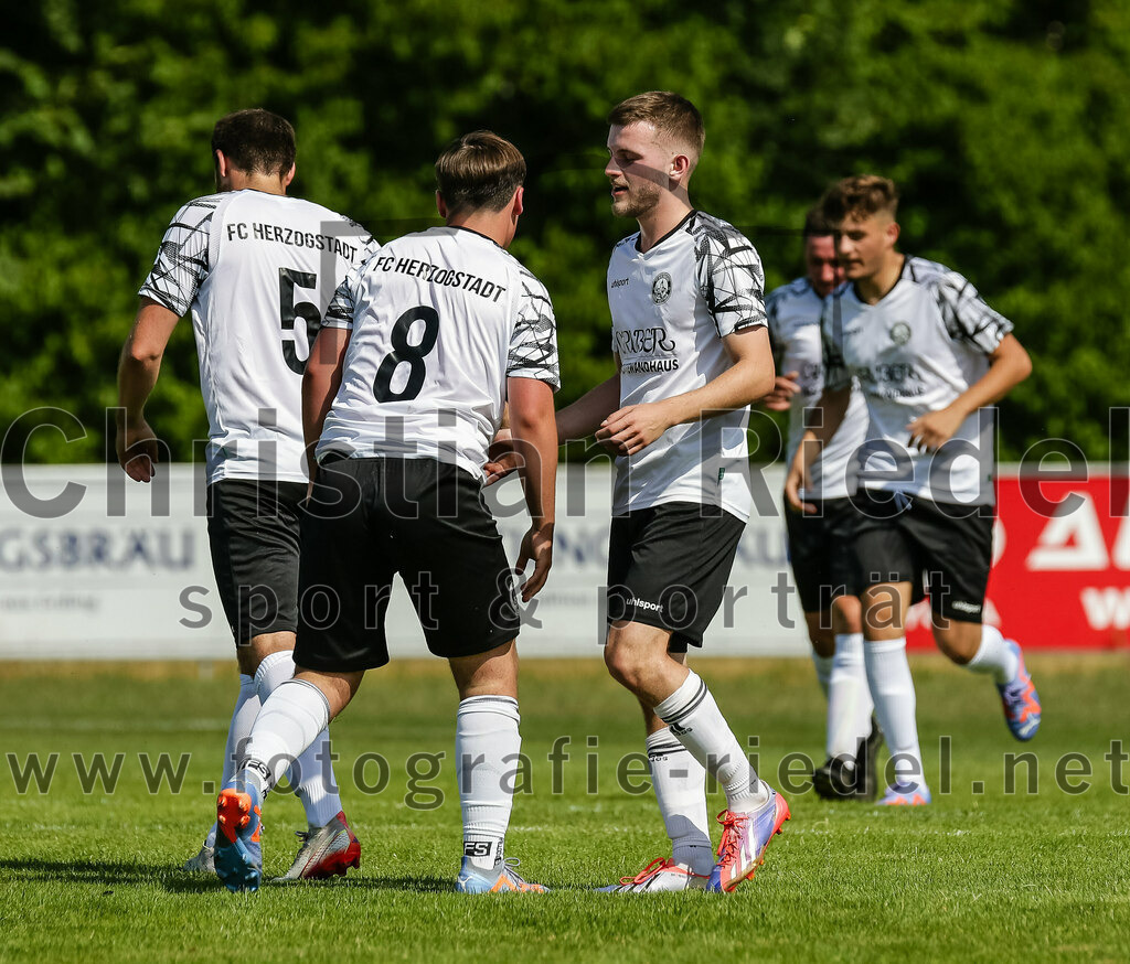 2023-07-09_057_FC_Moosinning_II_gegen_FC_Herzogstadt | Moosinning, Deutschland, 09.07.2023:
Fußball, Kreisliga 2023 / 2024, Testspiel, FC Moosinning II gegen FC Herzogstadt, Endergebnis: 2:1

Foto: Christian Riedel / fotografie-riedel.net