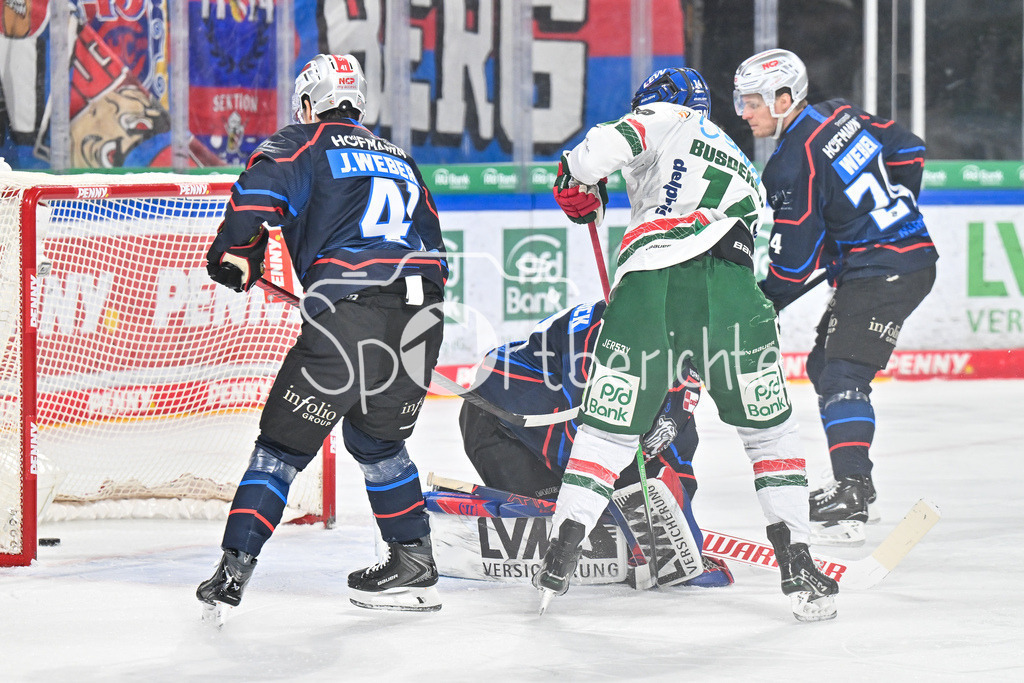 Nürnberg Ice Tigers - Augsburger Panther | NUREMBERG, GERMANY - 23. JANUARY: in dieser Szene erzielt D. J. BUSDEKER (Augsburger Panther 14) den Treffer zum 0-1 für den AEV / Tor / Torschuetze / Freude / Happy während dem Match zwischen den Nürnberg Ice Tigers und den Augsburger Panthern am 42. Spieltag der Penny DEL in der PSD Bank Nürnberg Arena