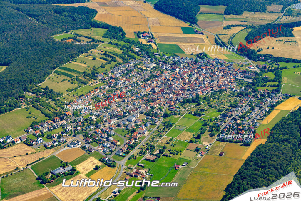 Das Luftbild zeigt :  Greußenheim - Die Luftaufnahme wurde 2023 vom UL-Flugzeug aus erstellt ( keine Drohne ) - Hochauflösende Luftaufnahme - Für grossformatige Ausdrucke geeignet. Die Geschenkidee !Mit Lizenz und Bildrechte bestellbar