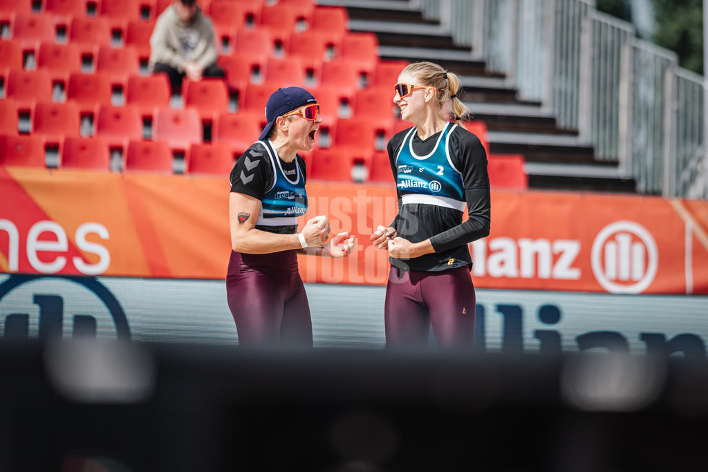 Beachvolleyball | Frauen | German Beach Tour 2024 | Tourstop Bremen | 07.06.2024 | v.l. Melanie Gernert und Nele Barber jubeln