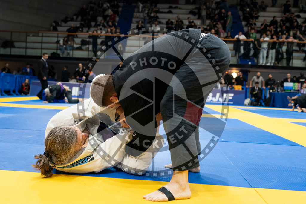 20240125PBB02161 | Fighters compete during the sixth day of the Brazilian Jiu-jitsu European Championship of the IBJJF in Paris, France, on January 25, 2024.