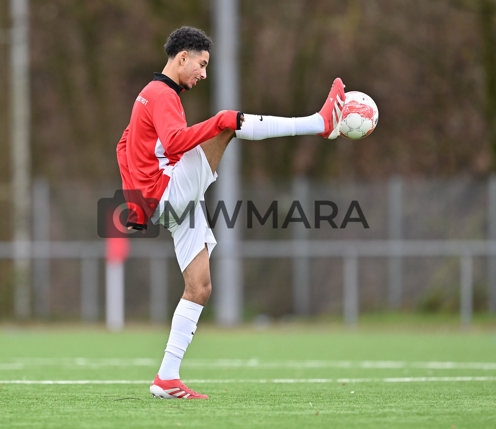 Fussball I Herren I Saison 2025-2026 I Bundesliga I 6. Spieltag I Eintracht Frankfurt - FC Bayern München  | MWMARA - Realisiert mit Pictrs.com