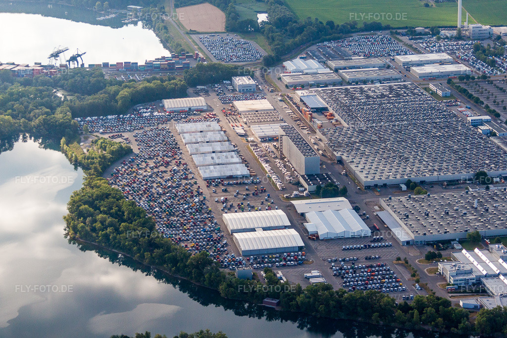 Luftbild: Werksgelände des Daimler Automobilwerk Wörth am Rhein im Ortsteil Maximiliansau in Wörth im Bundesland Rheinland-Pfalz in Deutschland. Foto: IMG_69792.jpg vom 06.07.2014 durch Werner Riehm/FLY-FOTO.de