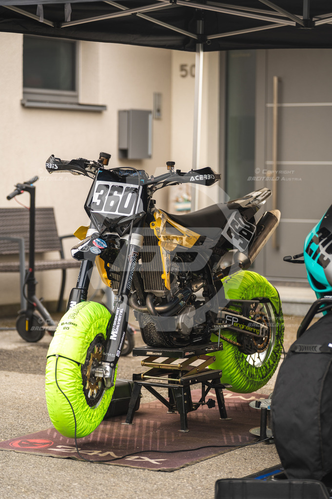 0190 - Bergrennen Landshaag2026 | BREITBILD Austria Webshop

Finde Fotos von: Breitbild, Breitbild Austria, Landshaag, Europeanbikers, KTM, BMW, Bergrennen, Bikeporn, Carporn, Bikes, Cars, Fotografie, Oberösterreich, Österreich, Berufsfotograf, Motorradteile Ganster, Julbach, Pannoniari - Realisiert mit Pictrs.com