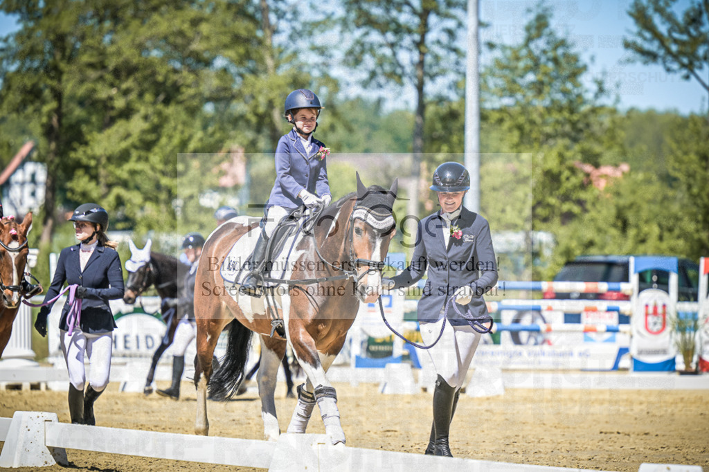 DOS_8717 | Entdecke hochwertige Reitturnierfotos von Foto Oger. Professionell, emotional und authentisch – jetzt Lieblingsmomente im Shop bestellen. - Realisiert mit Pictrs.com