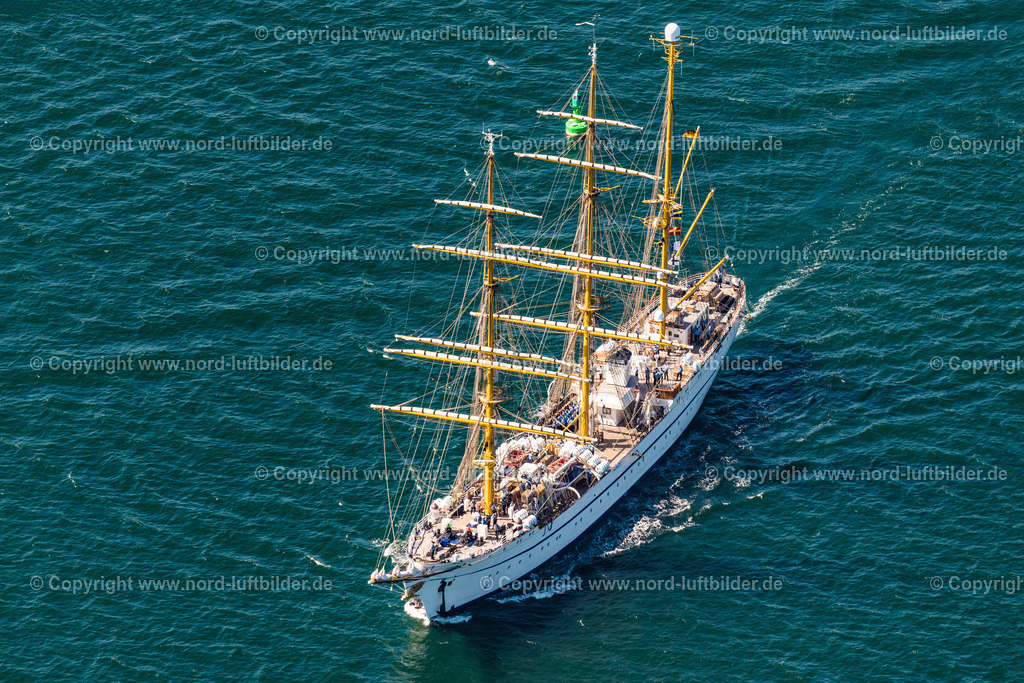 Warnemünde_Rostock_Gorch_Fock_Hanse_Sail_2022_ELS_5621100822 | ROSTOCK 10.08.2022 Segelschulschiff in Warnemünde im Bundesland Mecklenburg-Vorpommern. Die Gorch Fock beim Einlaufen der Hansesail in Warnemünde. Weiterführende Informationen bei: Marinekommando Presse- und Informationszentrum. // Sail training ship in Warnemuende in the state of Mecklenburg-Western Pomerania. The Gorch Fock when the Hansesail arrives in Warnemuende. Further information at: Marinekommando Presse- und Informationszentrum. Foto: Martin Elsen