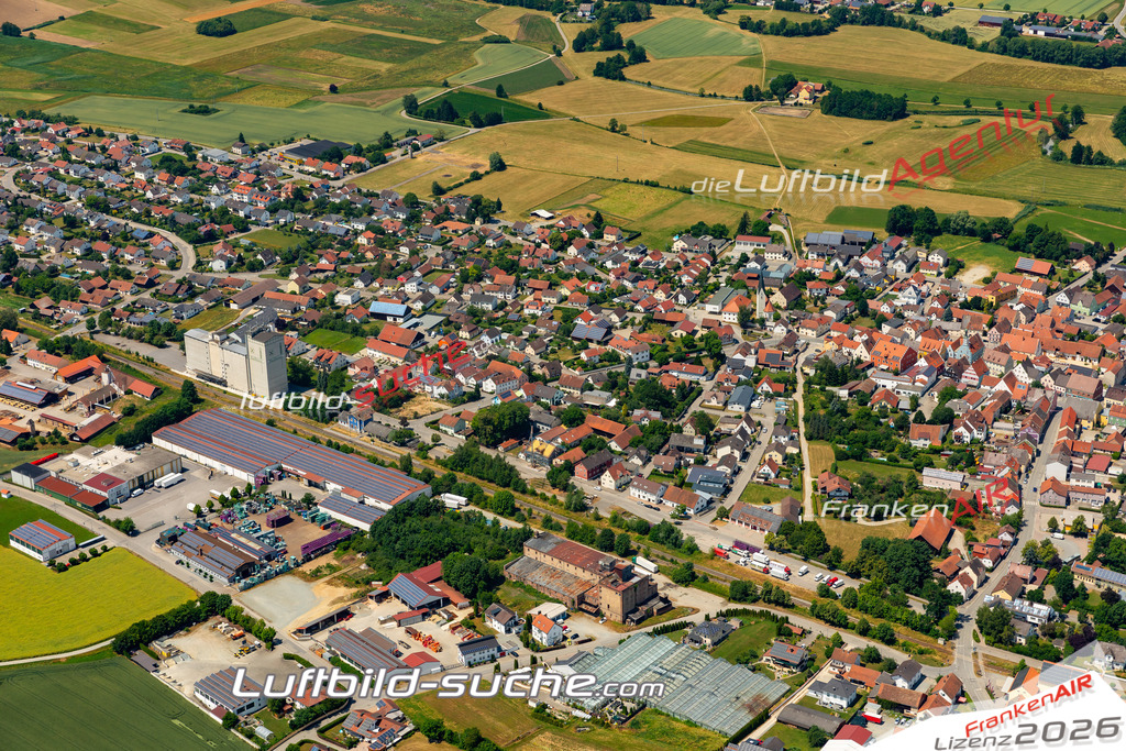 Das Luftbild zeigt :  Geiselhöring - Die Luftaufnahme wurde 2023 vom UL-Flugzeug aus erstellt ( keine Drohne ) - Hochauflösende Luftaufnahme - Für grossformatige Ausdrucke geeignet. Die Geschenkidee !Mit Lizenz und Bildrechte bestellbar