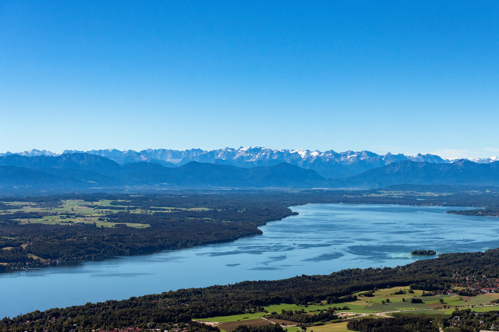 dr__0053314.jpg | SEESHAUPT 12.06.2020 Uferbereiche am Seegebiet des StRNBERGER SEE Starnberger See mit Blick in die Alpen in Berg im Bundesland Bayern, Deutschland. // Riparian areas on the lake area of StRNBERGER SEE Starnberger See with Blick in die Alpen in Berg in the state Bavaria, Germany. Foto: Daniel Reiter