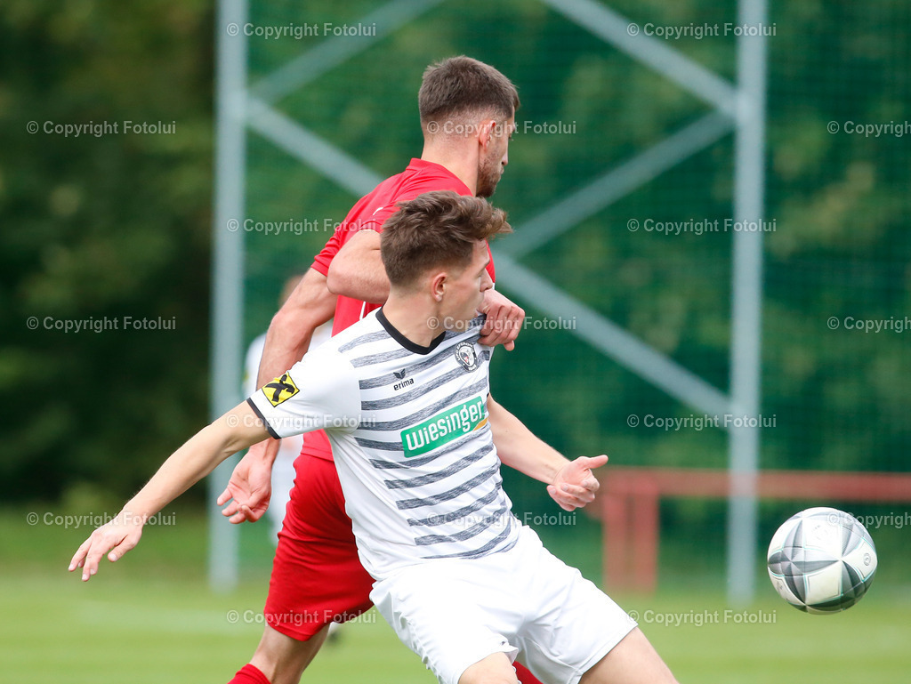 A_LUI_051024_07 | SPORT,FUSSBALL,LL .OST ASKOE OEDT 1B-UFC EFERDING 05.10.2024 IM BILD: JOVAN PETROVIC (OEDT 1B) UND MARKUS ZOIDL (EFERDING) FOTO:FOTOLUI