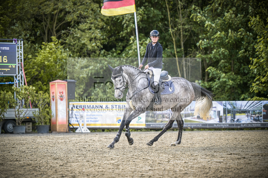 DOS_0612 | Entdecke hochwertige Reitturnierfotos von Foto Oger. Professionell, emotional und authentisch – jetzt Lieblingsmomente im Shop bestellen.Deutschlandweite Turnierfotografie. - Realisiert mit Pictrs.com