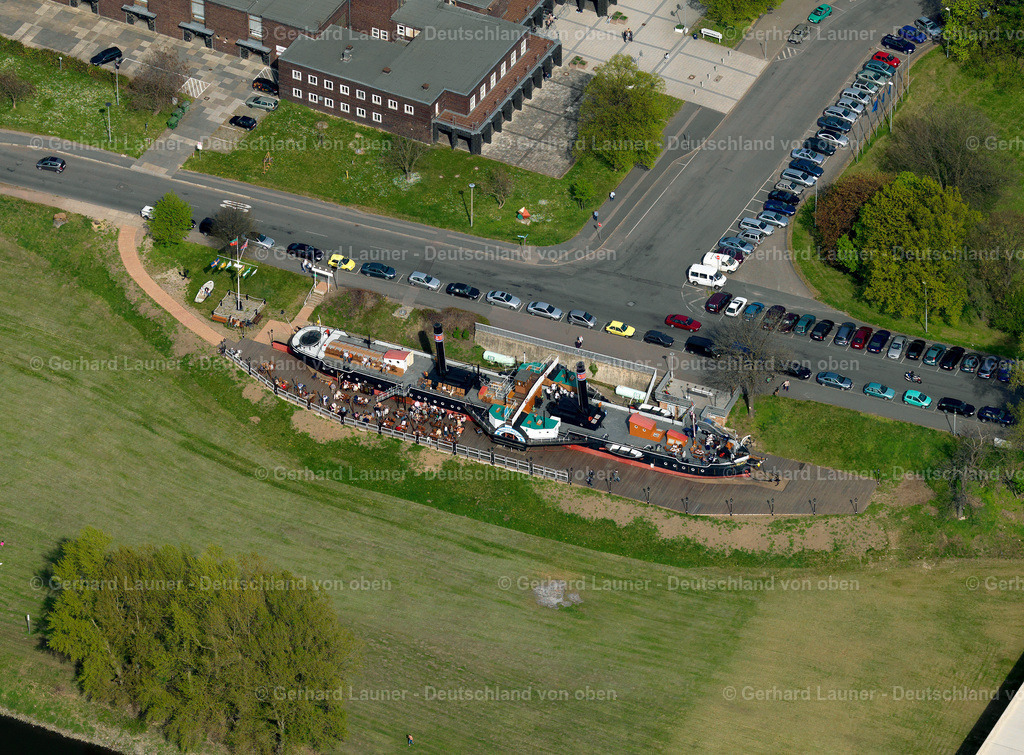 2709346 | Die Württemberg ist ein ehemaliger Raddampfschlepper, der zu einem Schiffsmuseum in Magdeburg umgestaltet wurde