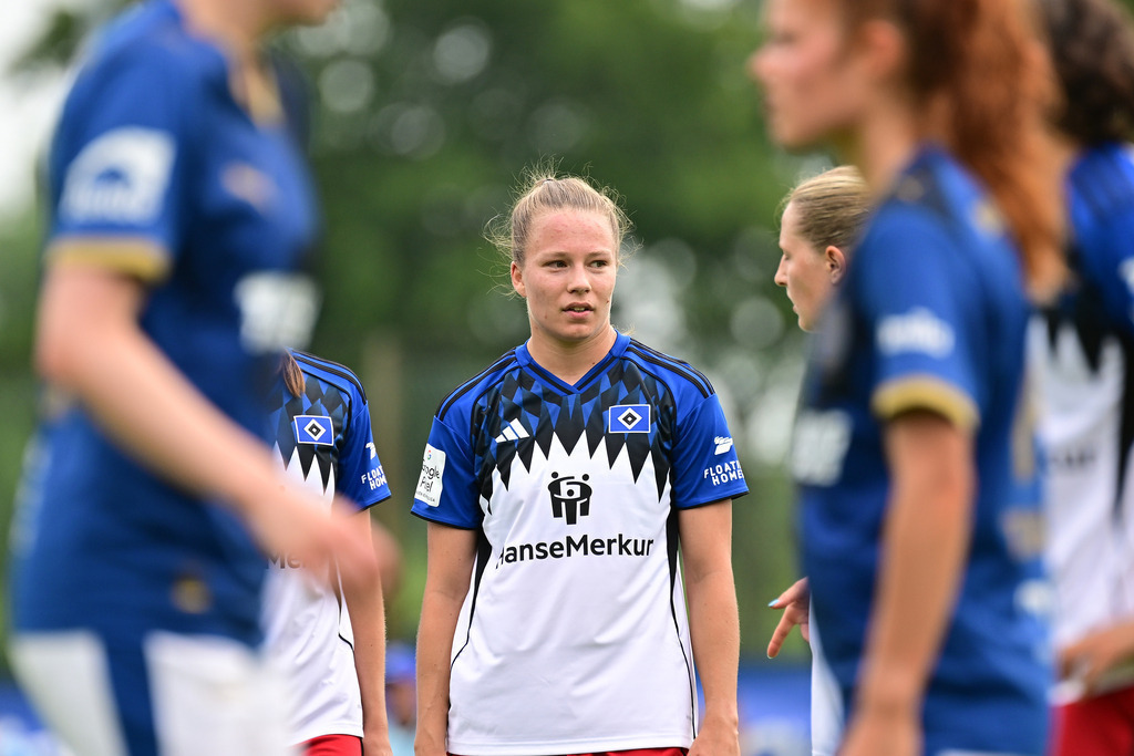 Fußball I Frauen I Saison 2025-2026 I Testspiel I Hamburger SV - Holstein Kiel | Christin Martina Ingrid Meyer (16, Hamburger SV)  - Realisiert mit Pictrs.com