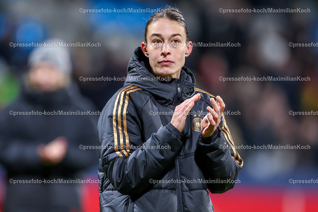 DFB0212240114202307 | 02.12.2024, Fußball Länderspiel Frauen, Deutschland - Italien, Vonovia-Ruhrstadion Bochum, Saison 2024 2025: Felicitas Rauch (GER #17)DFB regulations prohibit any use of photographs as image sequences and or quasi-video.