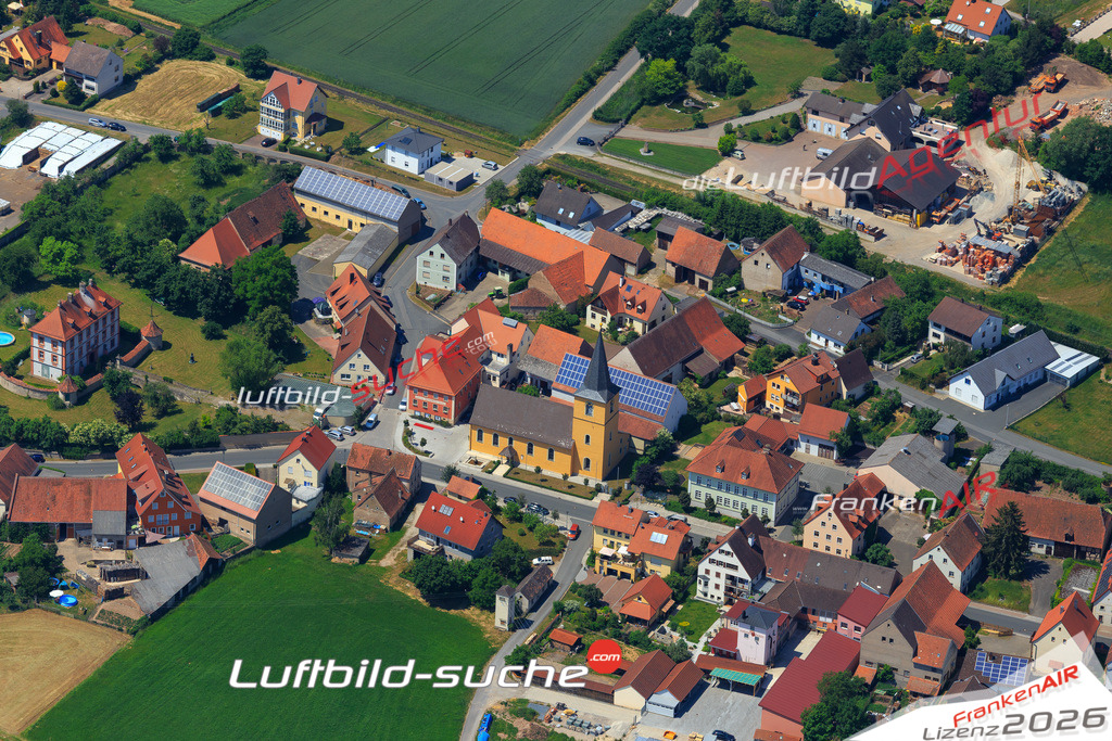 Die Luftaufnahme Sambach - Pommersfelden wurde vom UL-Flugzeug (keine Drohne) aus fotografiert.Hohe Druck- Auflösung-die Geschenkidee!