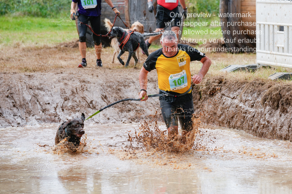 Schlamm_mit_Hund (62 von 460) | stephaniefillaphotographie - Realisiert mit Pictrs.com