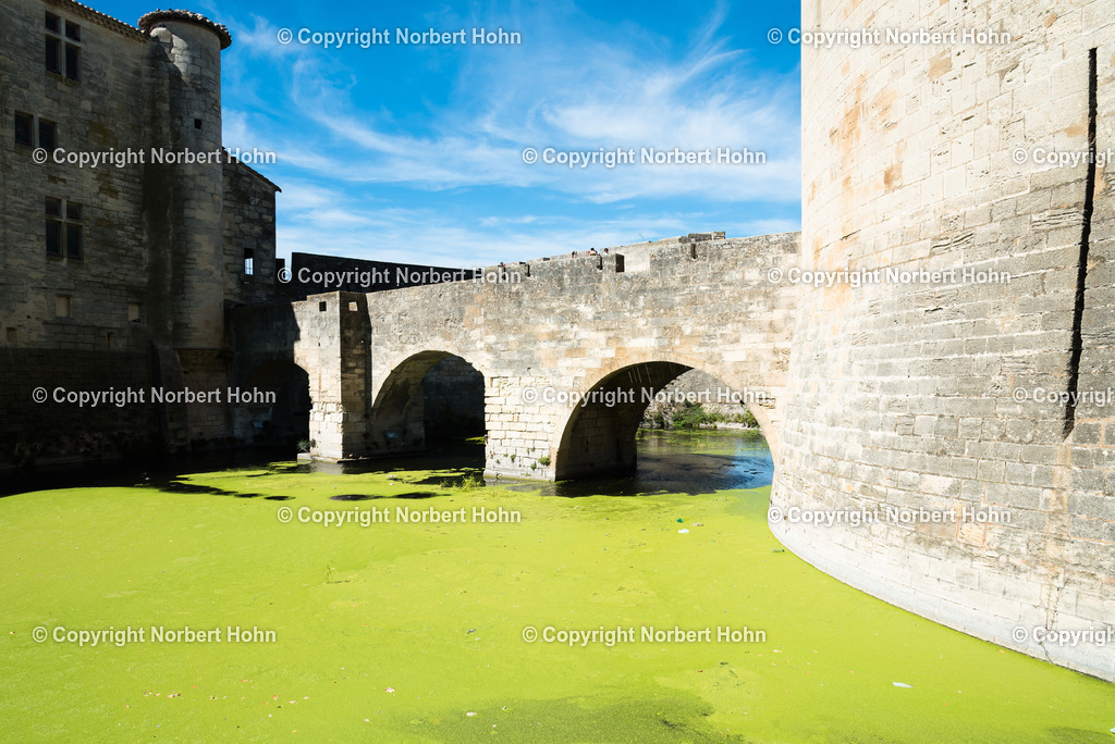 Reisefotografie - Frankreich - Provence | Die Stadtbefestigung von Egmont. - Realisiert mit Pictrs.com