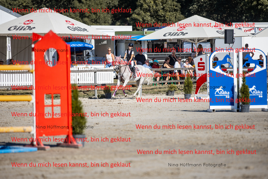 BK1A8042 | Turnierbilder Turnierfotos Nina Hüffmann Turnierfotografie Pferdefotografie Tierzeichnung Haustierzeichnung Pferdezeichnung Hundezeichnung Videograf  - Realisiert mit Pictrs.com