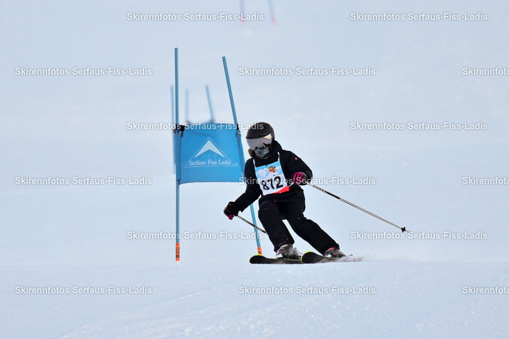 SRF_25.12.2025_0227 | Skirennfotos,Serfaus,Fiss,Ladis,Kinderskirennen,Winter,Tirol,Oberland,skirace,SFL,feelfree,weil wir's genießen,ski,Ski,skifahren,Sonnenplateau, - Realisiert mit Pictrs.com
