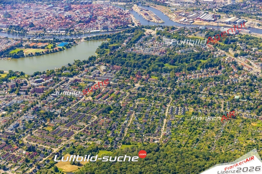 Karlshof Lübeck Bild- Das Luftbild wurde 2025 vom UL-Flugzeug heraus erstellt ( keine Drohne bzw. Drohnenaufnahme ) - Hochauflösende Luftaufnahme -Nicht vergleichbar mit Google Maps oder Satelittenbilder- Die Geschenkidee !Mit Lizenz und Bildrechte bestellbar - CC