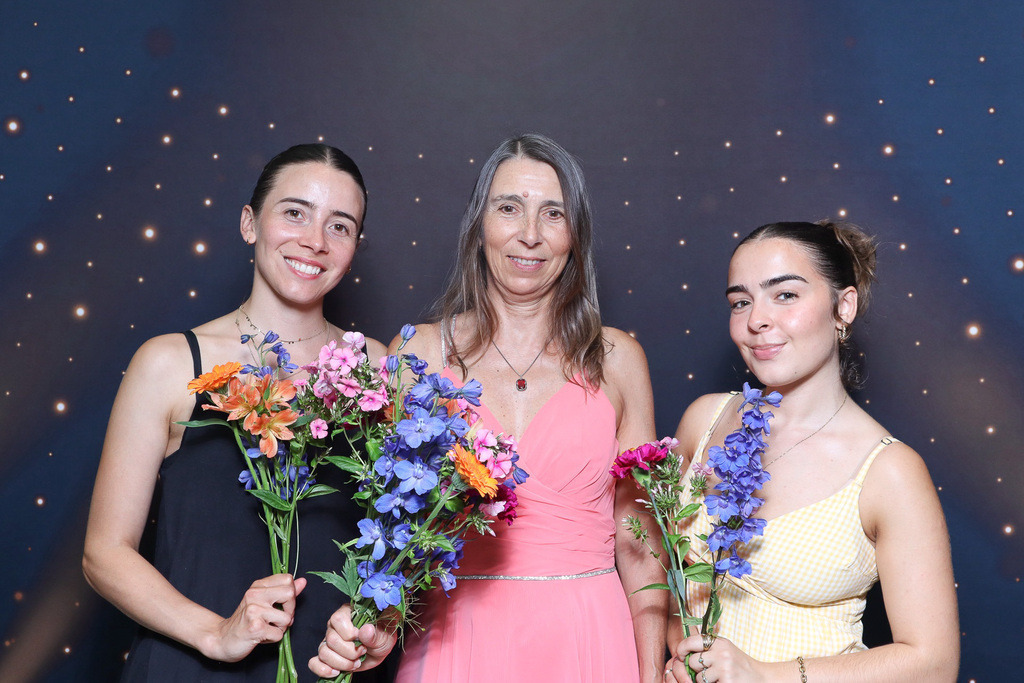 ZD260628112736-102 | Fotoshop von zweidimensional Fotografie. Ihr Fotograf im Aargau. Abzüge von Ihrem Fotobox Event bestellen.Abzüge von Ihrem Hochzeit bestellen.Abzüge von Ihrem Schulfotograf bestellen.
