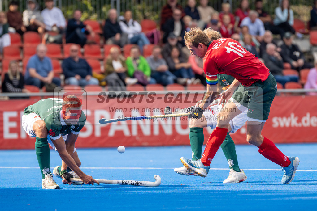 HK_20240915_106473 | 1. Bundesliga Herren Crefelder HTC - Uhlenhorst Mülheim am 15.9.2024 Crefelder HTC , CHTC, Krefeld , Dennis Holthaus ( Uhlenhorst Mülheim #5 )  , Niklas Wellen ( Crefelder HTC 10 ) , Michel Kammann ( Uhlenhorst Mülheim #28 )