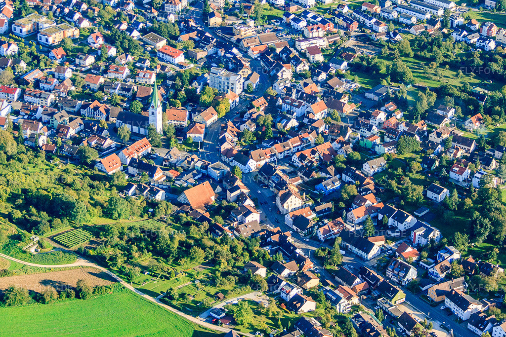Luftbild: Ortsansicht von Norden mit Kirche St. Martin im Ortsteil Wollmatingen in Konstanz im Bundesland Baden-Württemberg in Deutschland. Foto: IMG_71631.jpg vom 30.08.2014 durch Werner Riehm/FLY-FOTO.deAuflösung des Originals: 4339 x 2893 px
