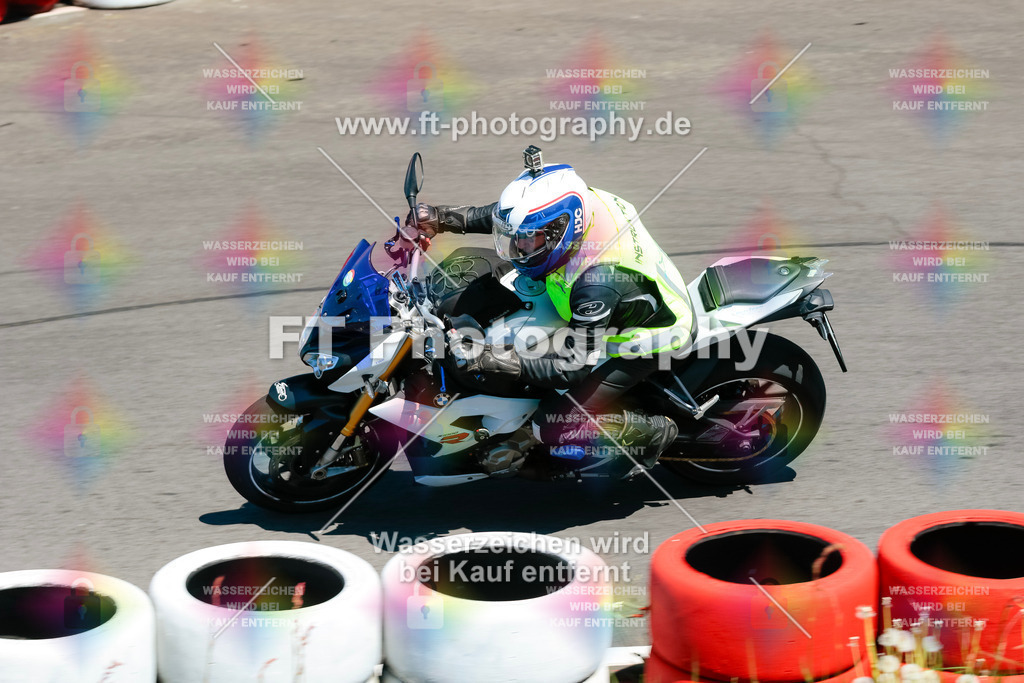 Moto-TeamOBK-22436 | Hier findet Ihr Bilder von Touristenfahrten auf der Nürburgring Nordschleife oder von anderen Veranstaltungen die ich besucht habe. Viel Spass beim Durch Schauen 