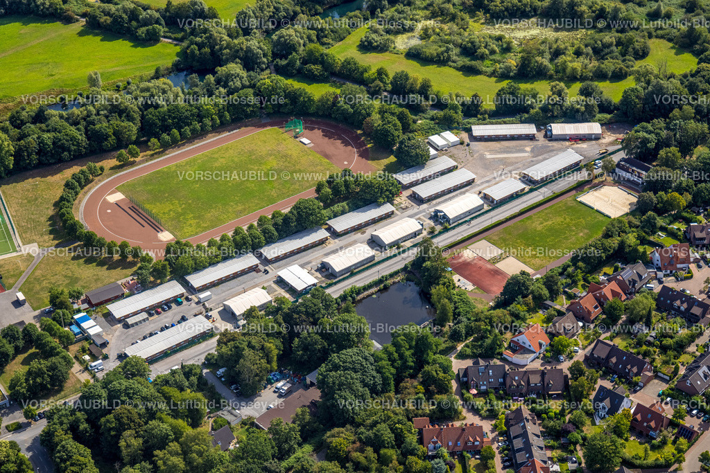Muelheim220802114 | Luftbild, Sportplatz und Flüchtlingsdorf Saarn, Mintarder Strasse, Saarn, Mülheim an der Ruhr, Ruhrgebiet, Nordrhein-Westfalen, Deutschland