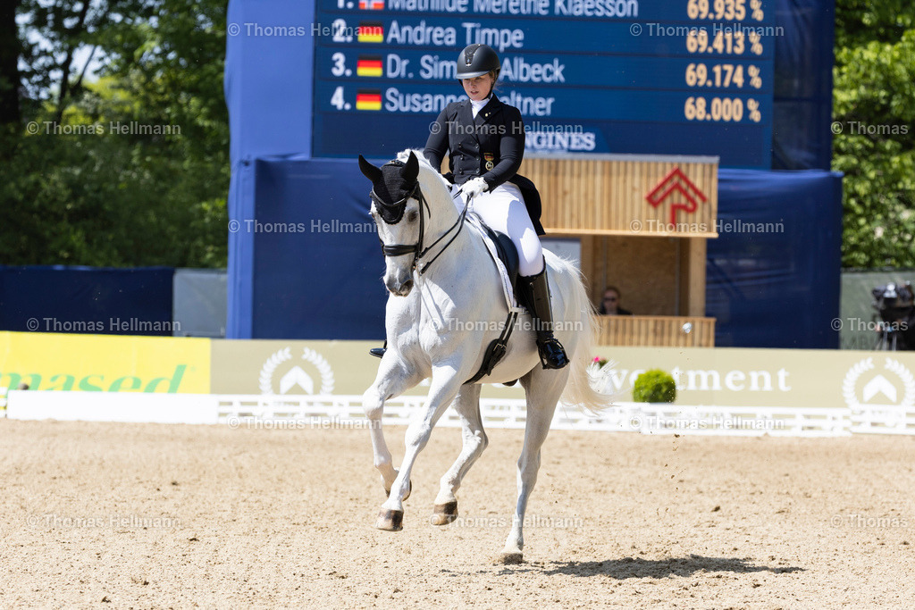 TH_642 Emilio_ Ninja Rathjens (GER)_8122 | Deutsches Spring- und Dressur-Derby 2023 am 18.05.23 in Hamburg, Derby Platz Klein Flottbek, Thomas Hellmann, _Y7A4340