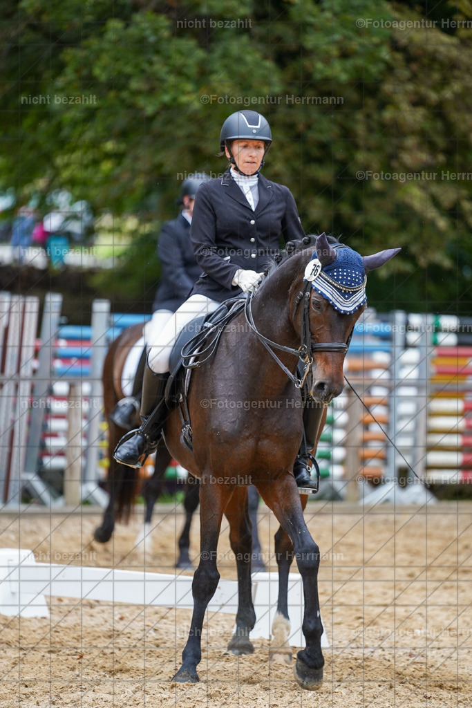 20231007-SN_00935 | Professionelle Turnier- und Reitsportfotografie - mit dem Finger am Auslöser. Pferdebilder aus dem Reitsport von den Turnierfotografen  Bayern , Pferdefotograf Bayern, Pferdeshooting Turnierbilder, Hochzeitsfotograf, Eventfotograf, Hochzeitsbilder
