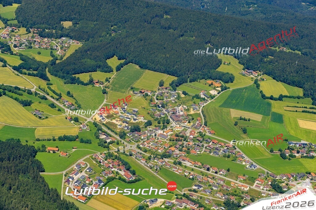 Das Luftbild der Stadt Geiersthal wurde 2022 vom Flugzeug heraus erstellt (keine Drohnen-Aufnahmen) Aufnahmehöhe ca.450 Meter- hohe Bildauflösung und Druck-Qualität. Garantiert!
