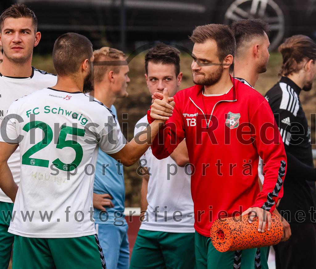 2023-07-28_004_FC_Schwaig_gegen_TSV_1860_Rosenheim | Oberding, Deutschland, 28.07.2023:
Fußball, Landesliga Südost 2023 / 2024, 3. Spieltag, FC Schwaig gegen TSV 1860 Rosenheim, Endergebnis: 1:1

Mirza Idrizovic (FC Schwaig, #25), Tobias Bartl (FC Schwaig, #37)

Foto: Christian Riedel / fotografie-riedel.net