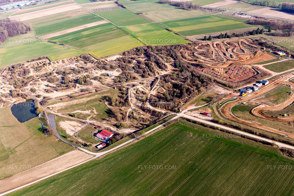Aerial view: All-wheel drive race track - Parkour Club 4x4 Vallée de la Zorn - Alsace Off Road - Centre Tout Terrain Steinbourg in Steinbourg in the state Bas-Rhin, France. – Photo: IMG_097551.jpg taken on 03/16/2017 by Werner Riehm/FLY-FOTO.com – Resolution of the original: 5472 x 3648 px – Alsace Off Road - Club 4x4 Vallée de la Zorn à Steinbourg