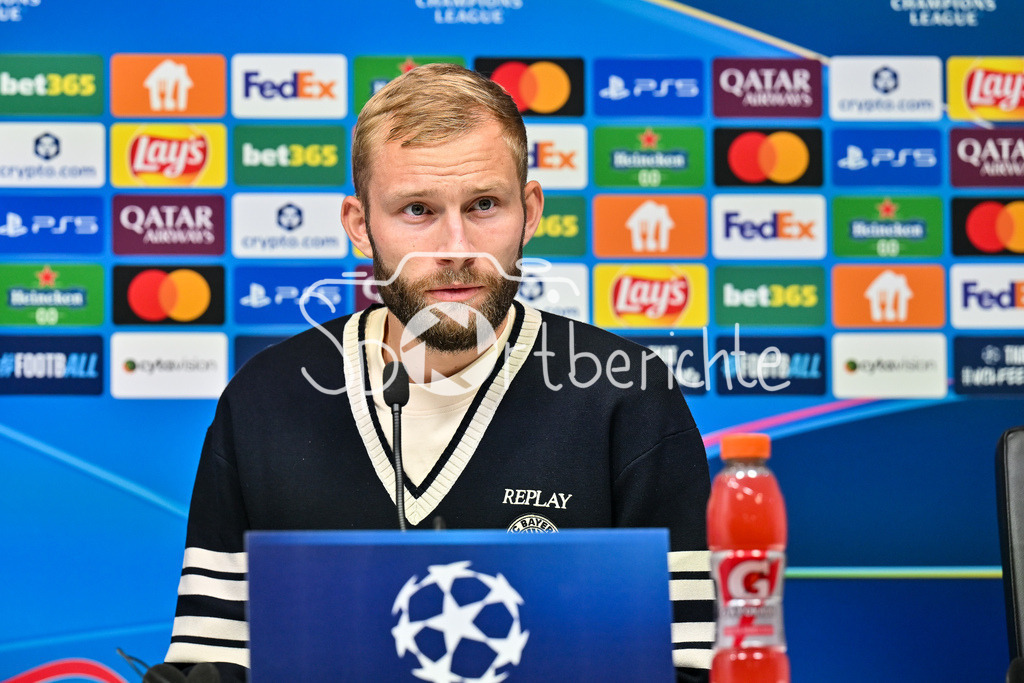 Paphos FC - FC Bayern München | im Bild Konrad LAIMER (FC Bayern Muenchen 27) auf der Pressekonferenz vor dem Spiel in Pafos / Einzelfoto / Freisteller Regionalliga Bayern: FC Bayern Amateure - FC Würzburger Kickers; Grünwalder Stadion am 27.09.2025
