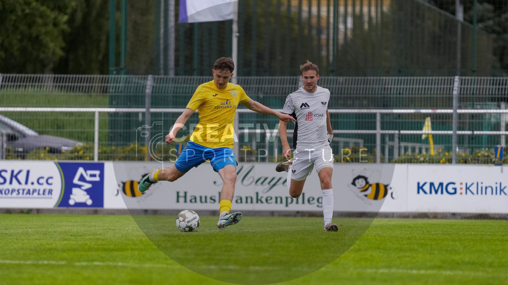 Fußball, Herren, Saison 2025/2026, Regionalliga Nordost, 4. Spieltag, FSV 63 Luckenwalde vs. BFC Preussen, Samstag 22.08.2025, Werner-Seelenbinder-Stadion Luckenwalde | Fußball, Herren, Saison 2025/2026, Regionalliga Nordost, 4. Spieltag, FSV 63 Luckenwalde vs. BFC Preussen, Samstag 22.08.2025, Werner-Seelenbinder-Stadion Luckenwalde, Im Bild: Sofiene Jannene (l. LUckenwalde) und Phil Butendeich (r. Preussen) - Realisiert mit Pictrs.com