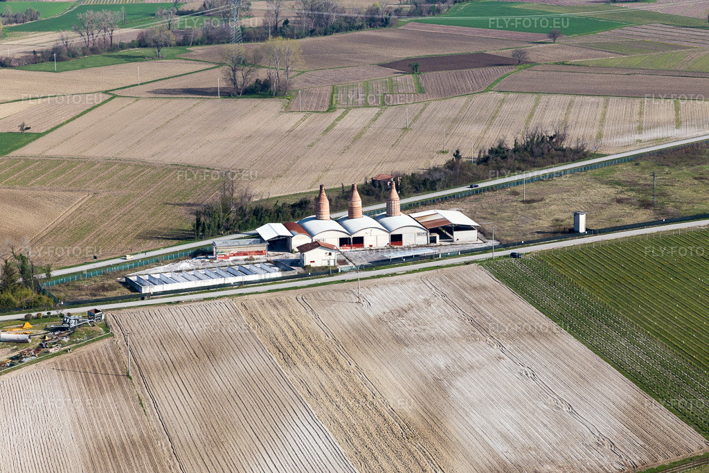Vue aérienne: Vue de la ville à San Lorenzo dans le département Frioul-Vénétie Julienne, Italie. Photo: IMG_105757.jpg prise le 08/04/2018 par Werner Riehm/FLY-FOTO.eu – Résolution de l'original: 5472 x 3648 px