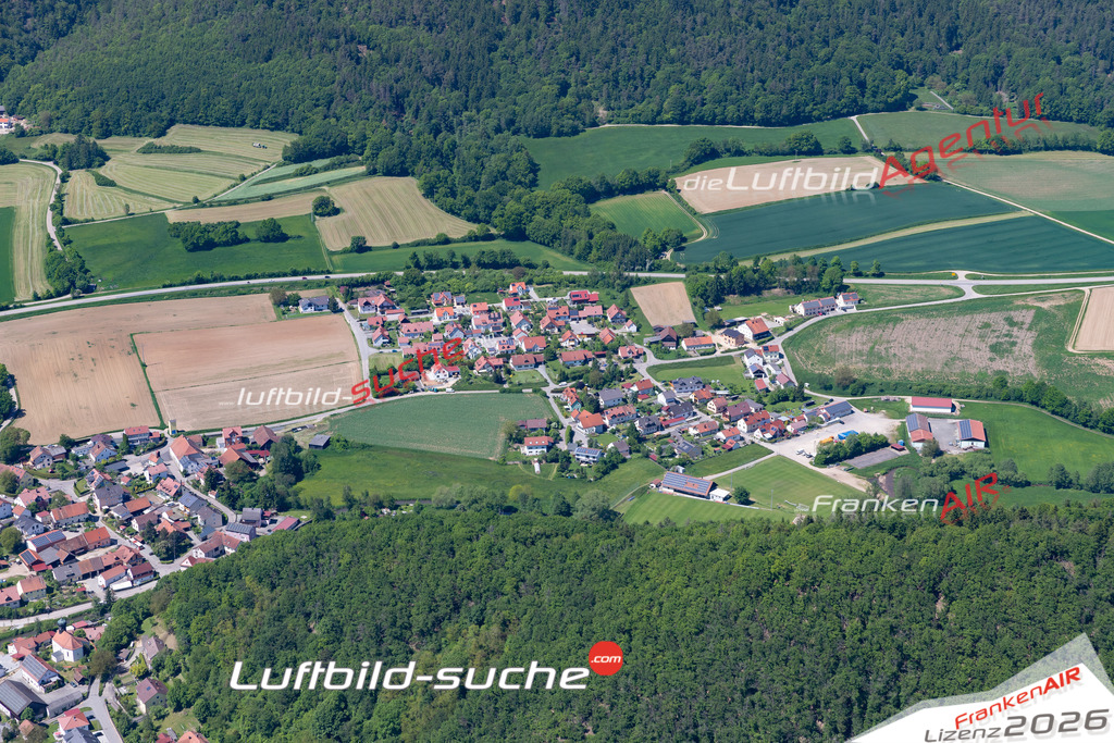 Die Luftaufnahme Sulzbach-an-der-Donau - Donaustauf wurde 2021 mittels Flugzeug (keine Drohne) erstellt. Hohe Auflösung -für große Poster und Wandbilder geeignet!